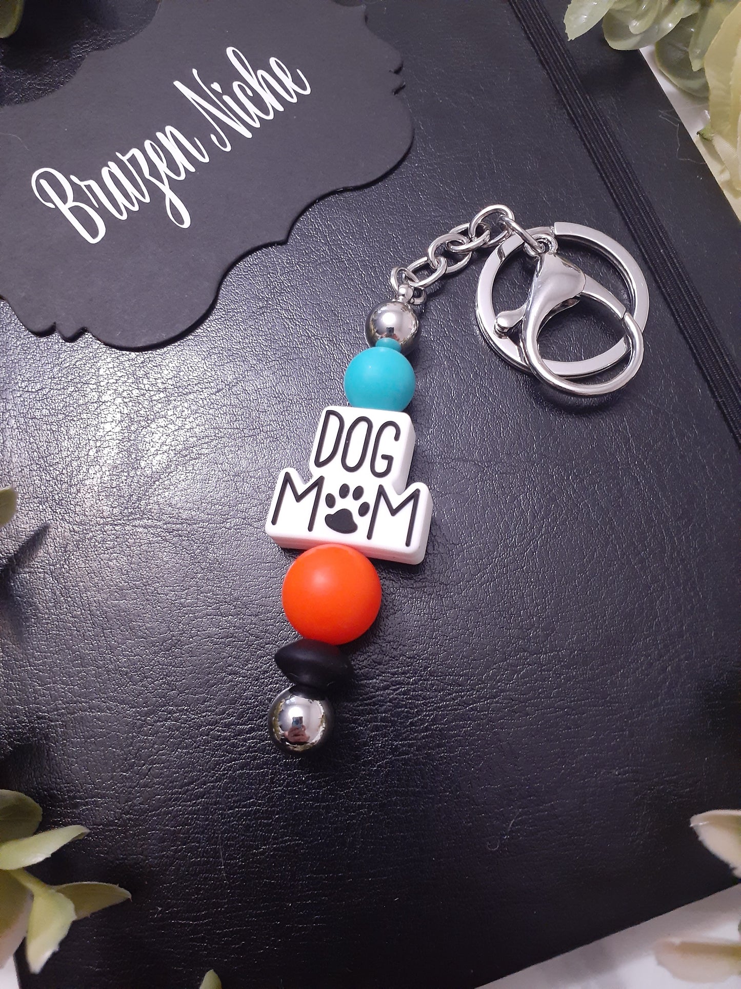 Dog Mom Beaded Keychain – Paws, Love & Personality 🐾💖
