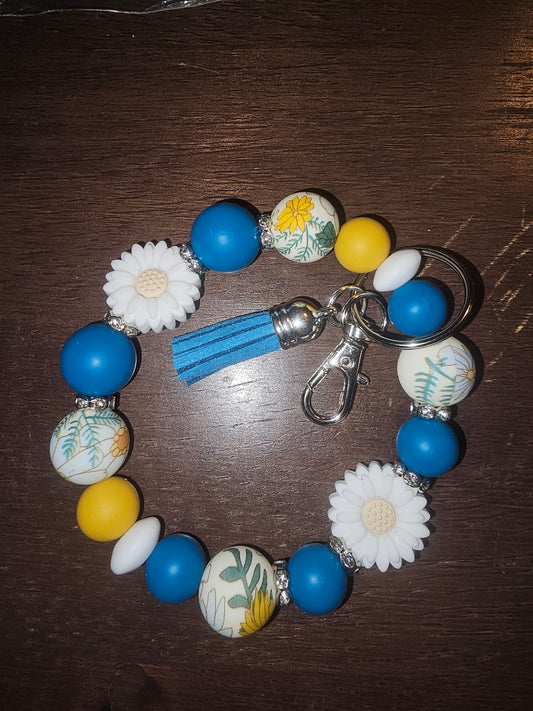 White Daisy Wristlet Keychain